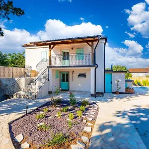 Paesana Heritage House Garica